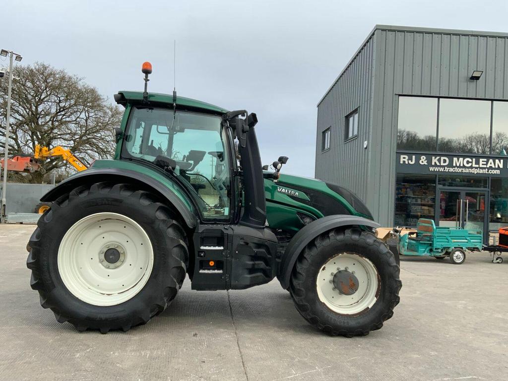 valtra-t214-direct-tractor-st22267-copy-805f6418811d4fe09eab7412ebb86698-1