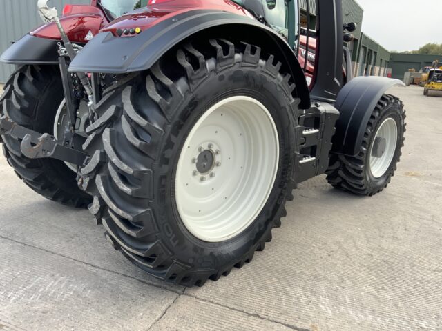 Valtra T235 ACTIVE Twin Track Reverse Drive