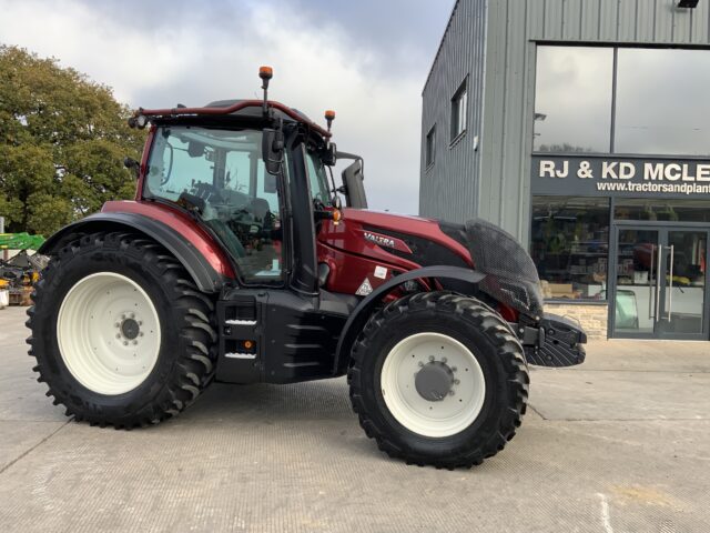 Valtra T235 ACTIVE Twin Track Reverse Drive