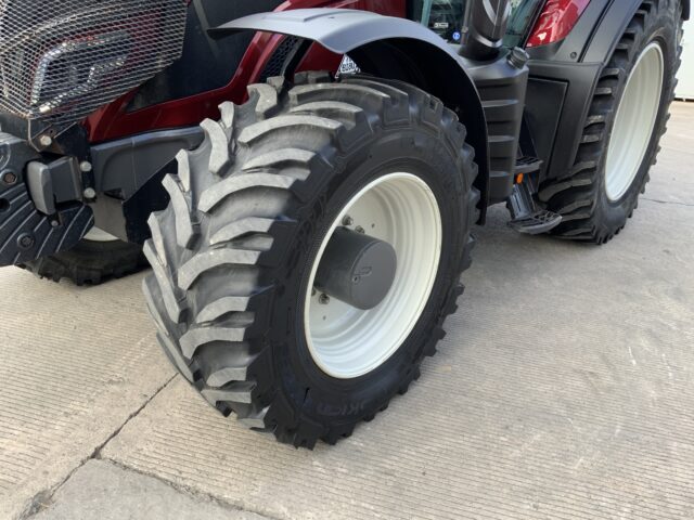 Valtra T235 ACTIVE Twin Track Reverse Drive