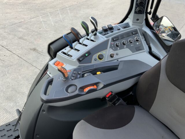 Valtra T235 ACTIVE Twin Track Reverse Drive