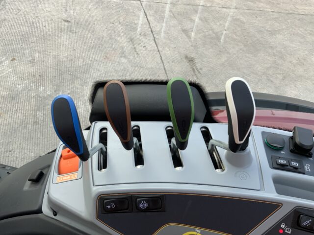 Valtra T235 ACTIVE Twin Track Reverse Drive