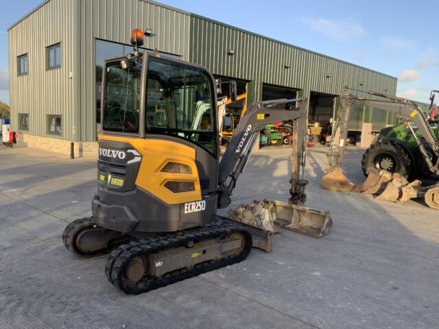 Volvo ECR25D Digger (ST24977)