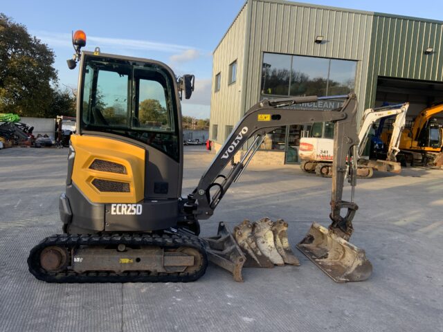 Volvo ECR25D Digger (ST24977)