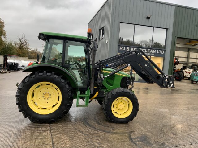 John Deere 5820 Tractor (ST24843)