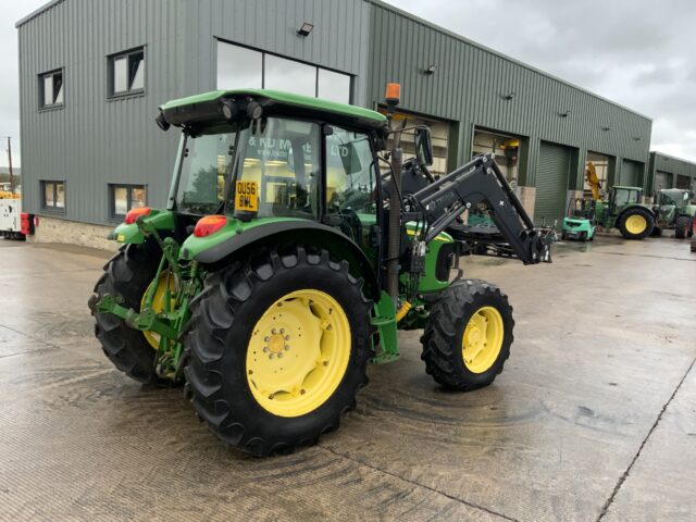 John Deere 5820 Tractor (ST24843)