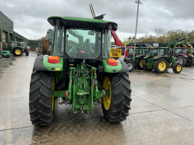 John Deere 5820 Tractor (ST24843)