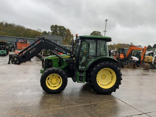 John Deere 5820 Tractor (ST24843)