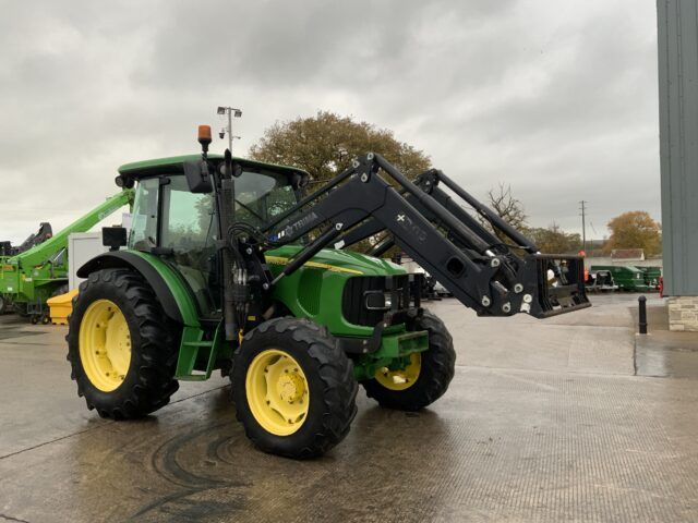 John Deere 5820 Tractor (ST24843)