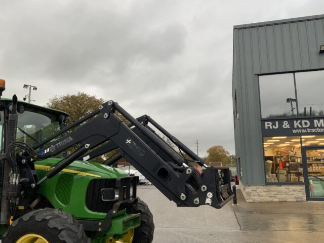 John Deere 5820 Tractor (ST24843)