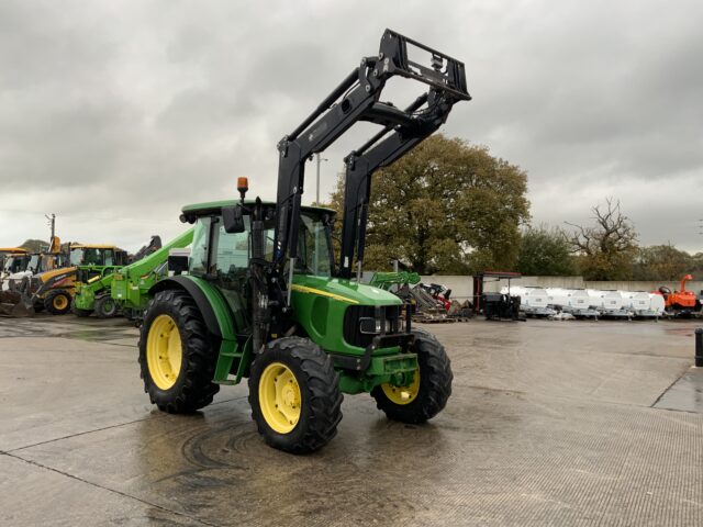 John Deere 5820 Tractor (ST24843)