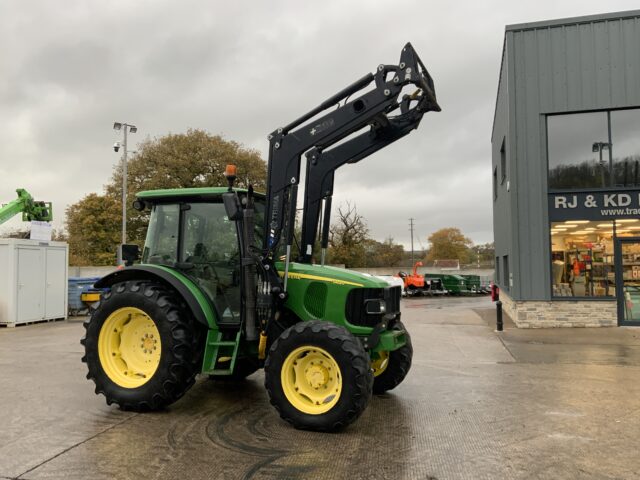 John Deere 5820 Tractor (ST24843)
