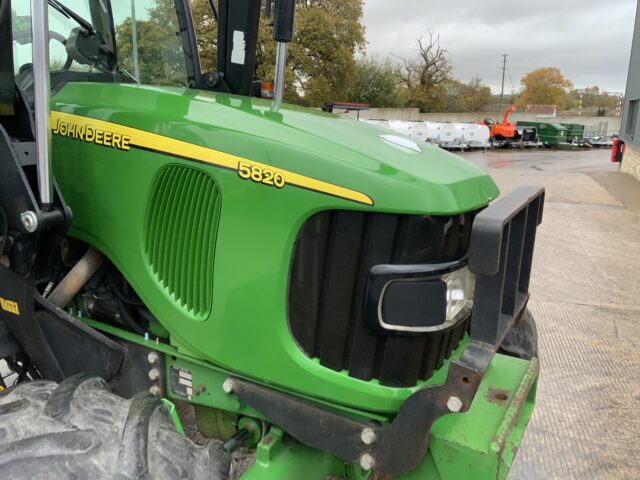 John Deere 5820 Tractor (ST24843)
