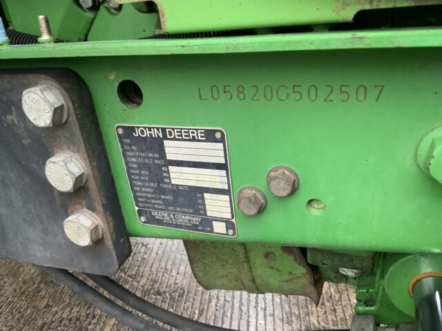 John Deere 5820 Tractor (ST24843)