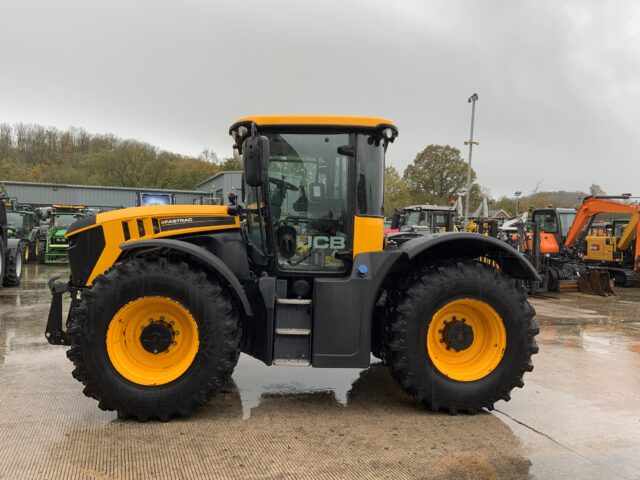 JCB 4220 Fastrac Tractor (ST24701)