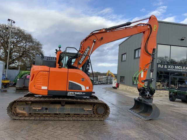 Doosan DX140LCR-5 Digger (ST25037)
