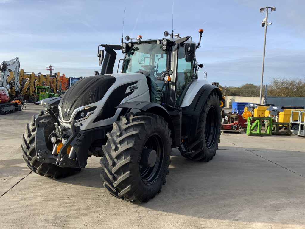 Valtra T195 Versu Unlimited Tractor (ST25161)