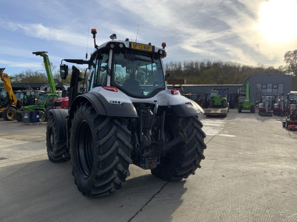 Valtra T195 Versu Unlimited Tractor (ST25161)