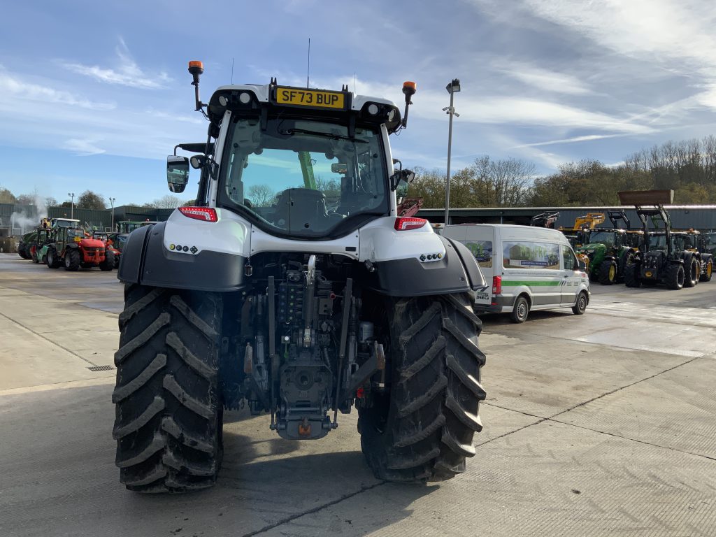 Valtra T195 Versu Unlimited Tractor (ST25161)