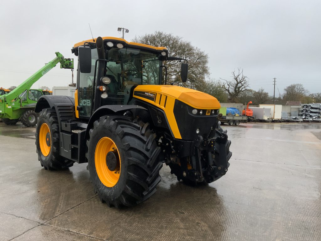 JCB 4220 Fastrac Tractor (ST24925)