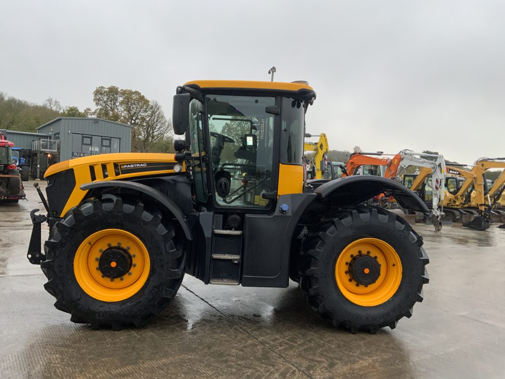 JCB 4220 Fastrac Tractor (ST24925)