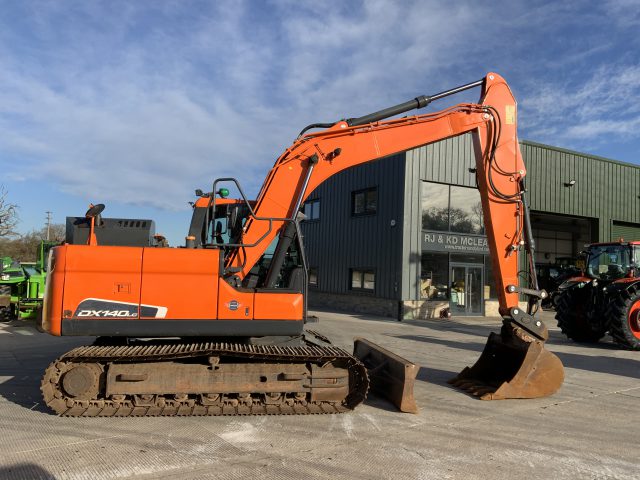 Doosan DX140 LC Digger (ST25163)