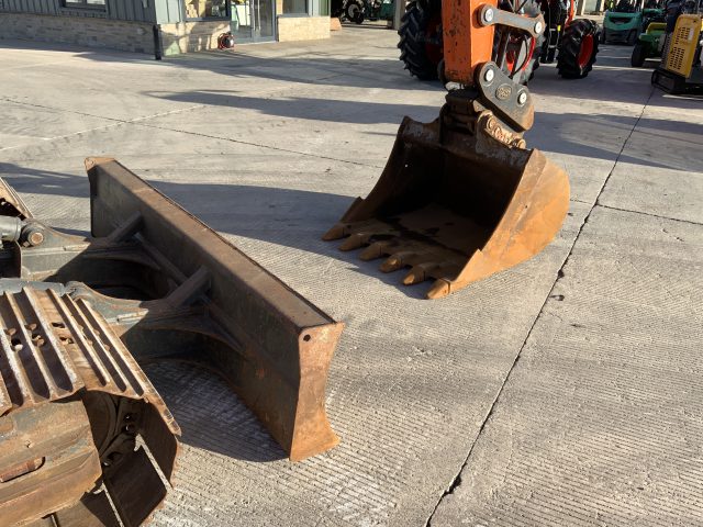 Doosan DX140 LC Digger (ST25163)