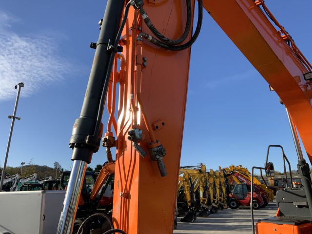 Doosan DX140 LC Digger (ST25163)