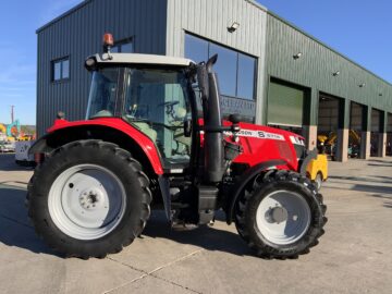 Massey Ferguson 6714S Dyna 6 Tractor (ST25200)