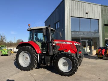 Massey Ferguson 6714S Dyna 6 Tractor (ST25200)