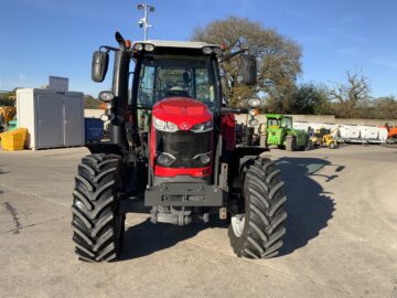 Massey Ferguson 6714S Dyna 6 Tractor (ST25200)