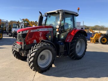 Massey Ferguson 6714S Dyna 6 Tractor (ST25200)