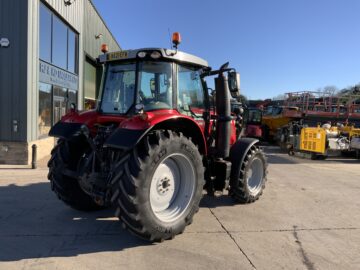 Massey Ferguson 6714S Dyna 6 Tractor (ST25200)