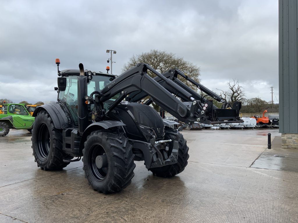 Valtra T174 Active Unlimited Tractor (ST25060)