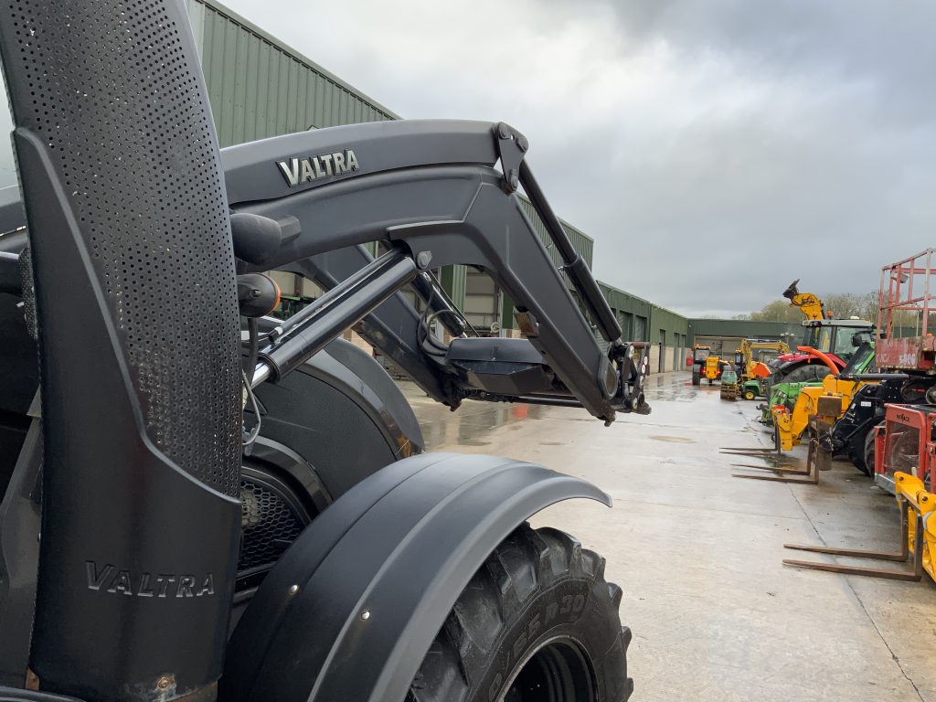 Valtra T174 Active Unlimited Tractor (ST25060)