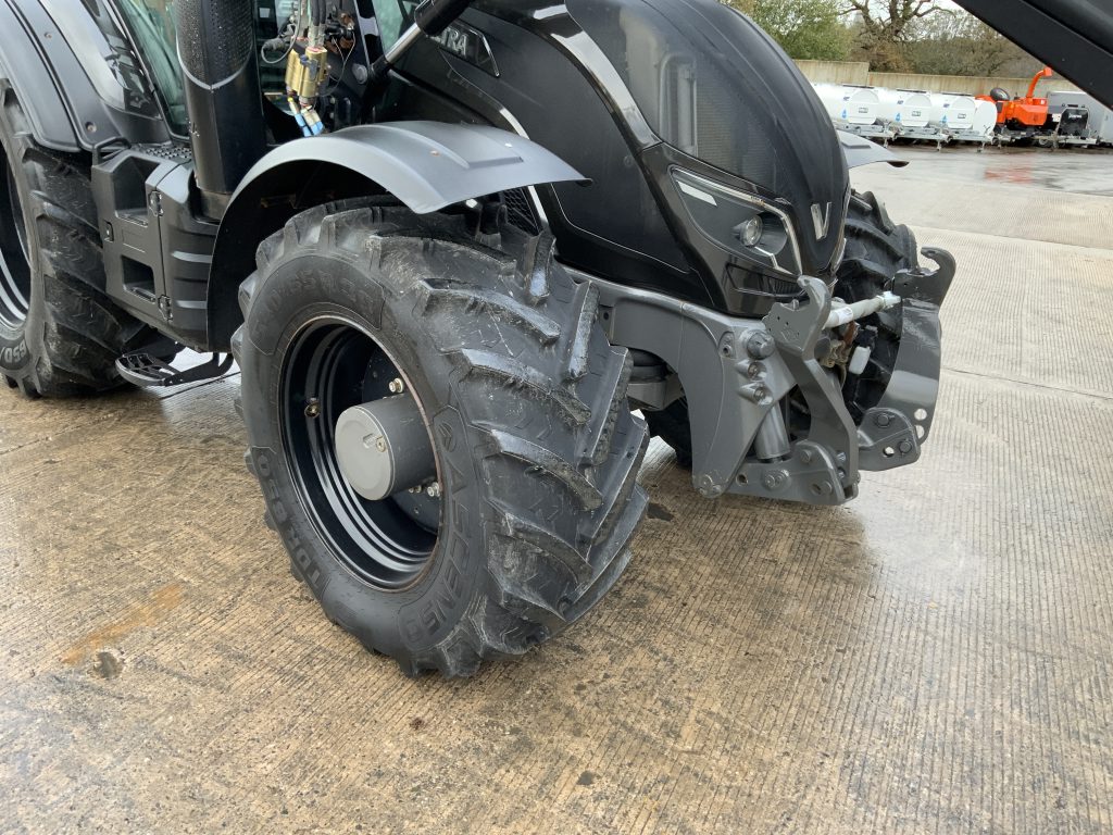 Valtra T174 Active Unlimited Tractor (ST25060)