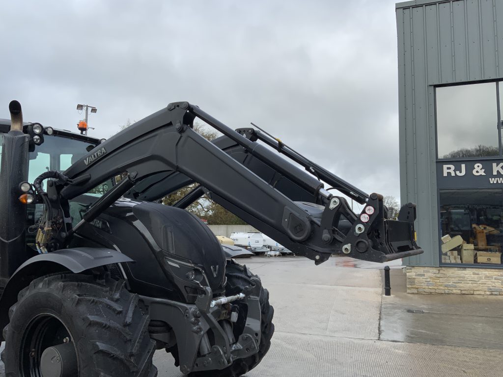 Valtra T174 Active Unlimited Tractor (ST25060)