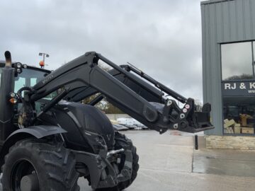 Valtra T174 Active Unlimited Tractor (ST25060)