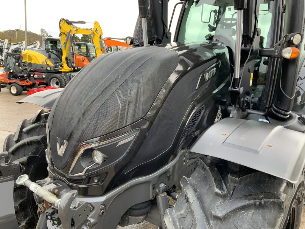 Valtra T174 Active Unlimited Tractor (ST25060)