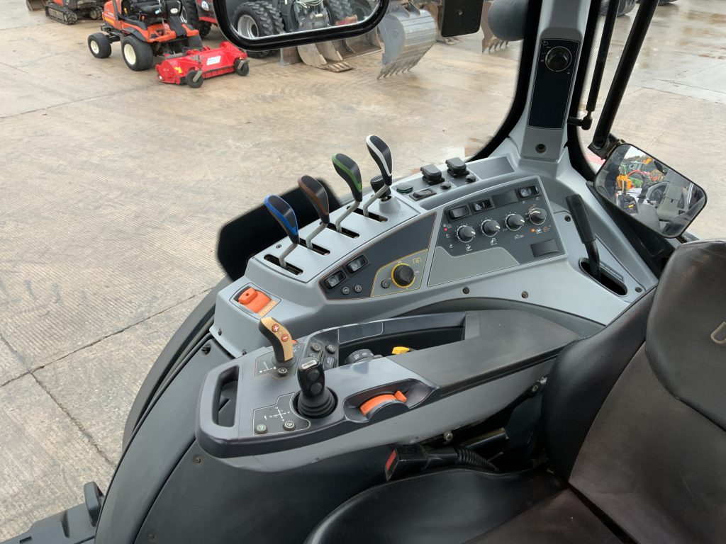 Valtra T174 Active Unlimited Tractor (ST25060)