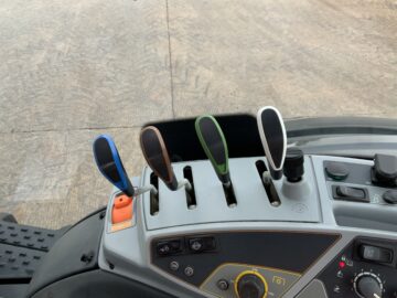 Valtra T174 Active Unlimited Tractor (ST25060)