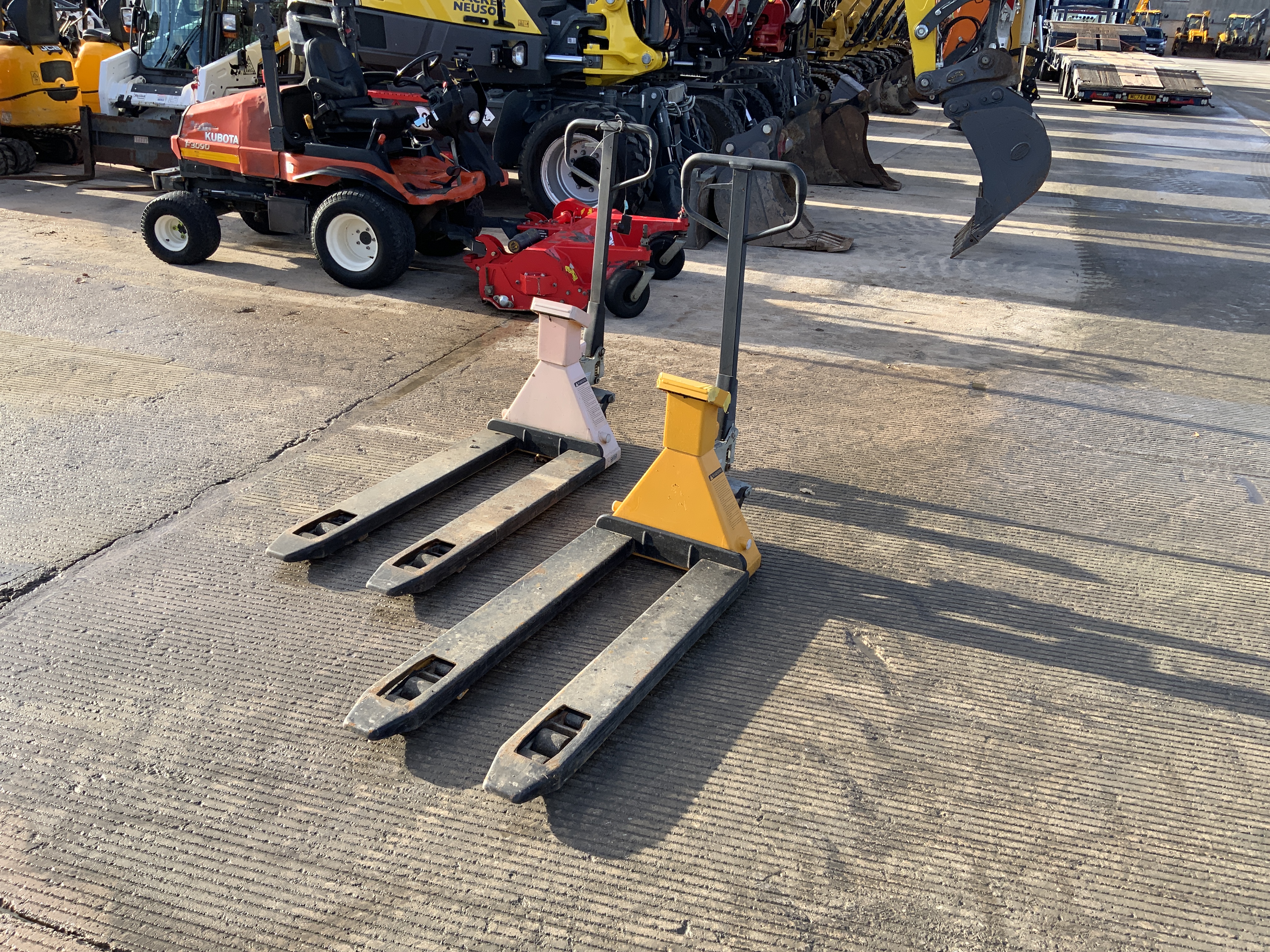 X2 2000KG Pump Trucks