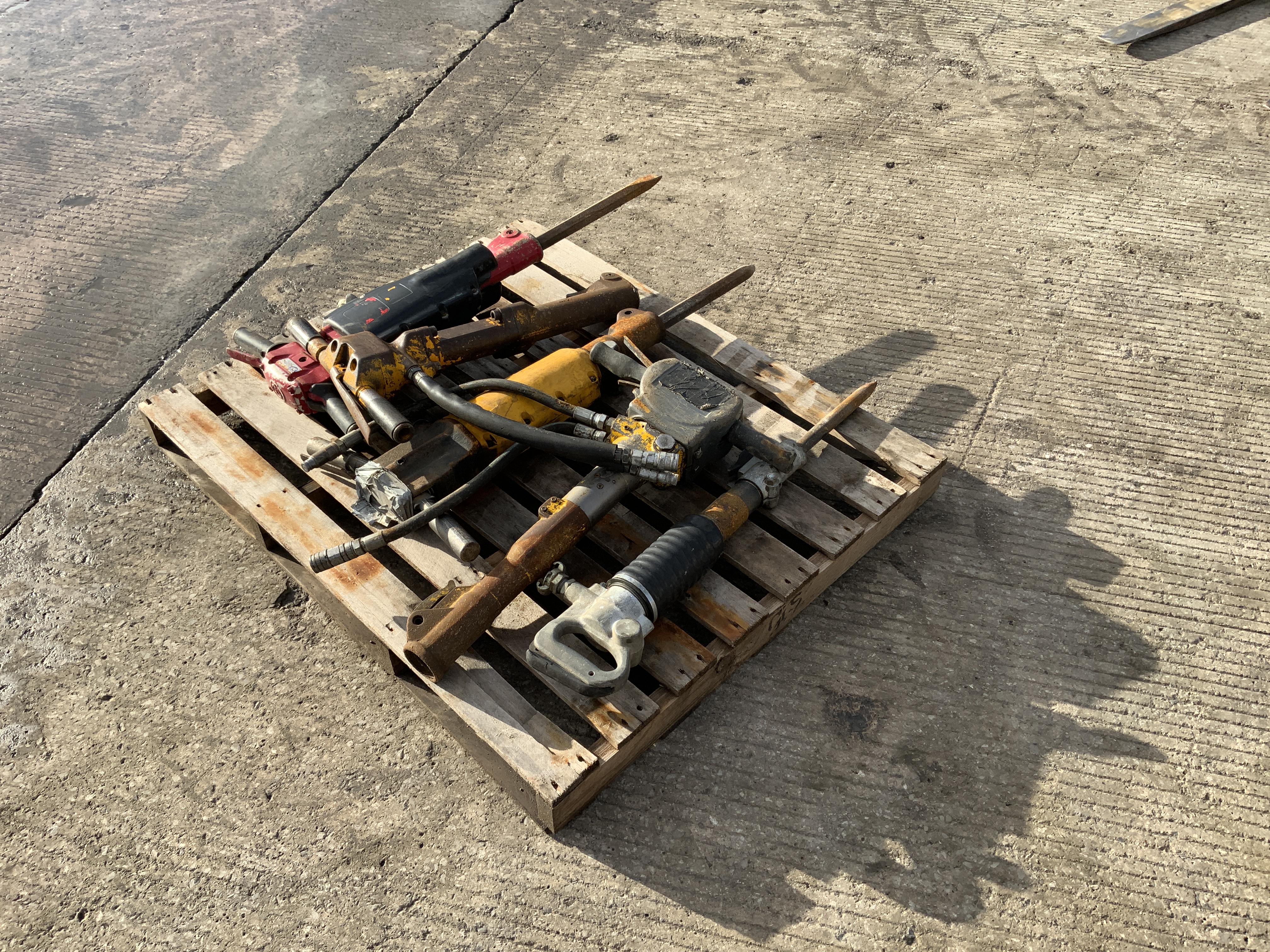Pallet of 5 Breaker Guns