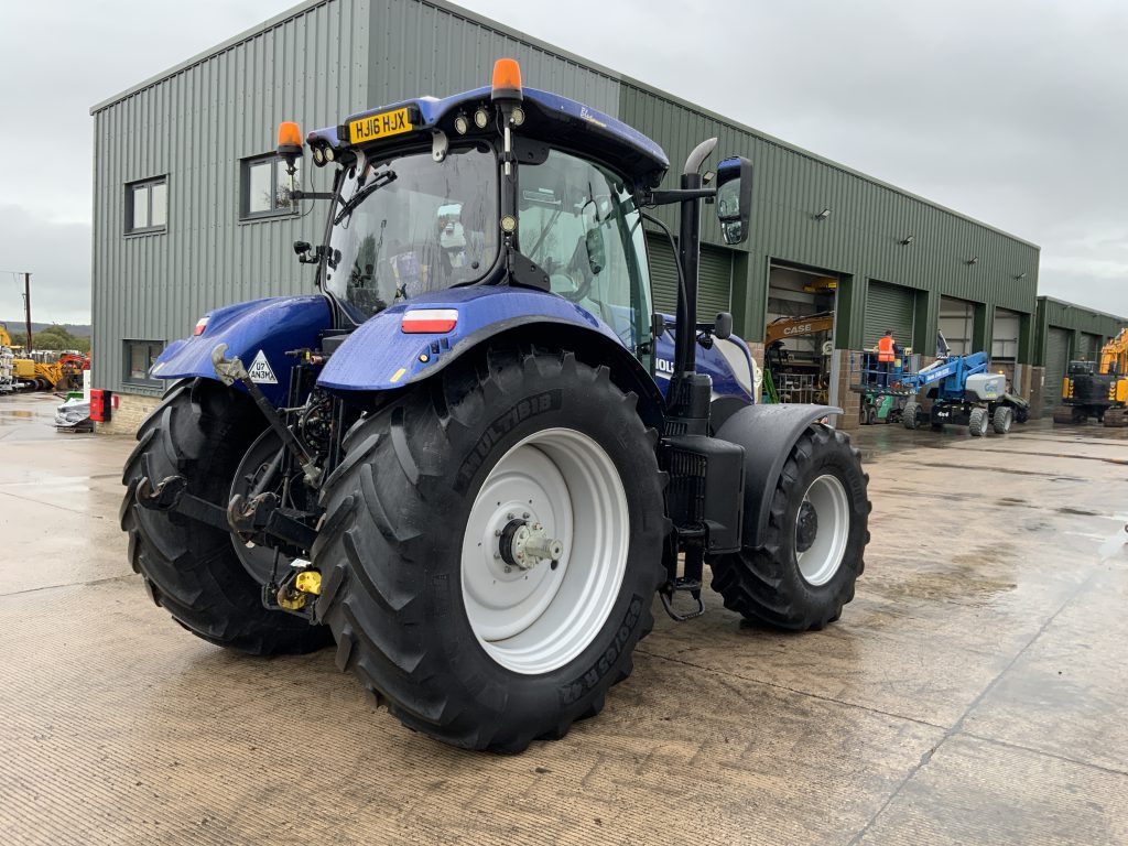 New Holland T7.225 Blue Power Tractor (ST25102)