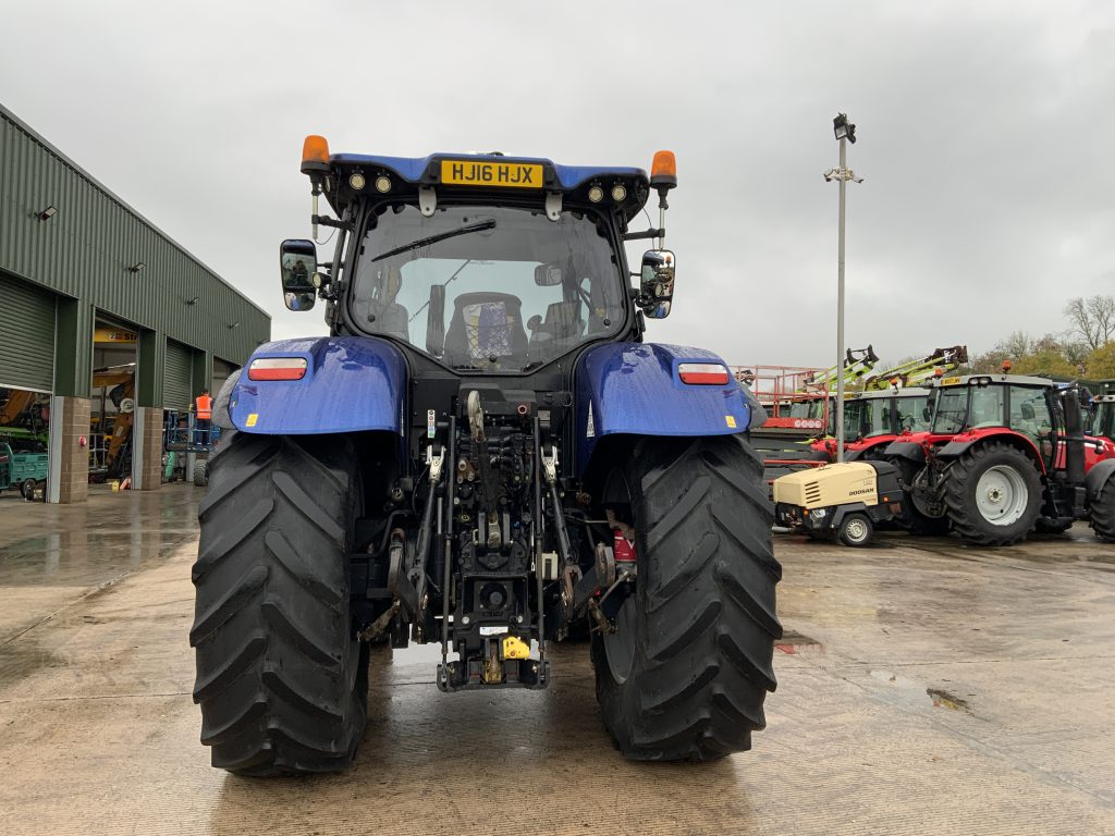 New Holland T7.225 Blue Power Tractor (ST25102)