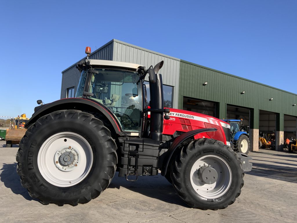 Massey Ferguson 8735 Dyna VT Tractor (ST25013)