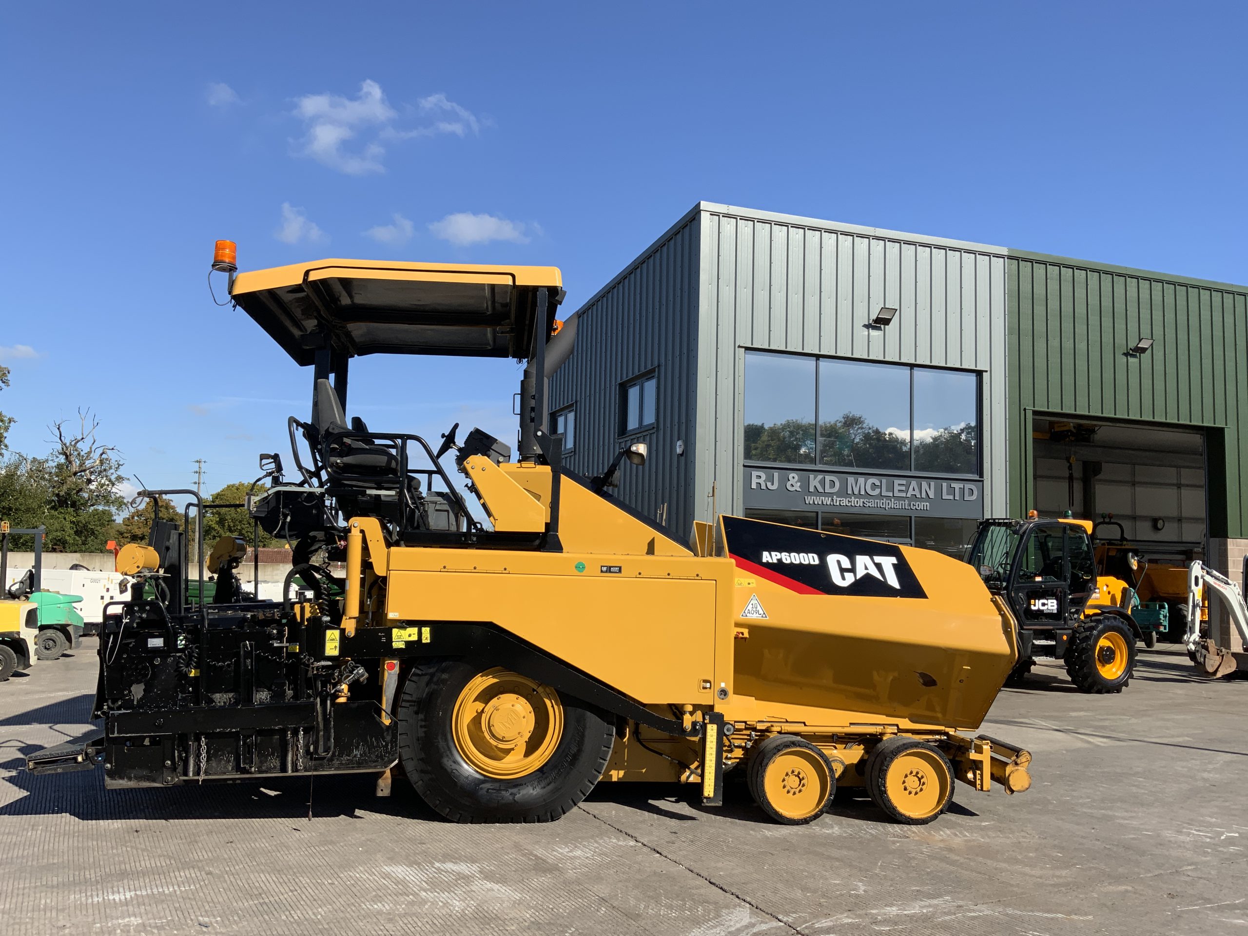 Caterpillar AP 600D Asphalt Paver Finisher (ST24422) - RJ and KD