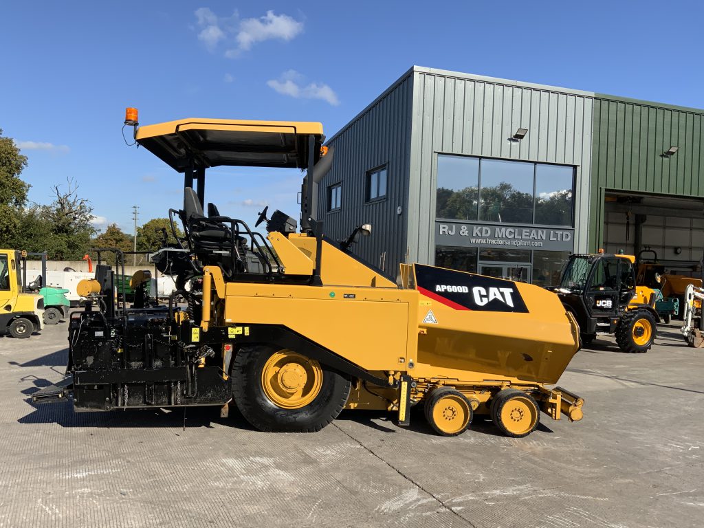 Caterpillar AP 600D Asphalt Paver Finisher (ST24422)