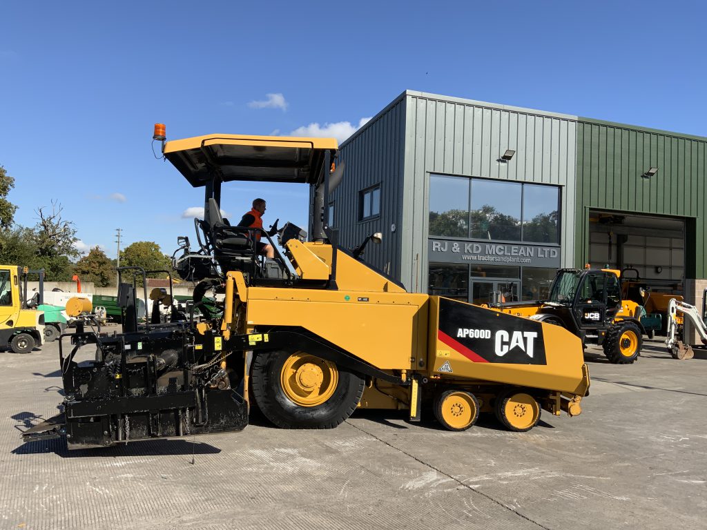 Caterpillar AP 600D Asphalt Paver Finisher (ST24422)