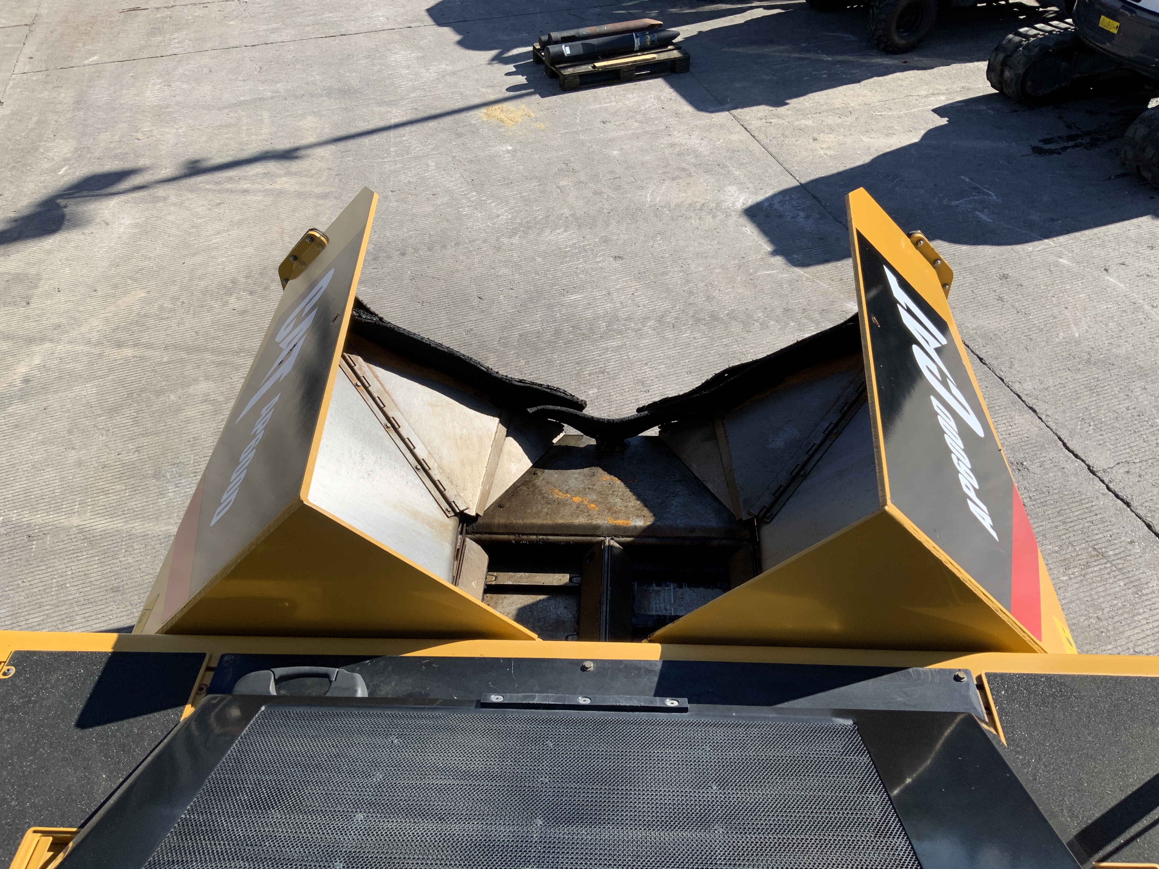 Caterpillar AP 600D Asphalt Paver Finisher (ST24422)